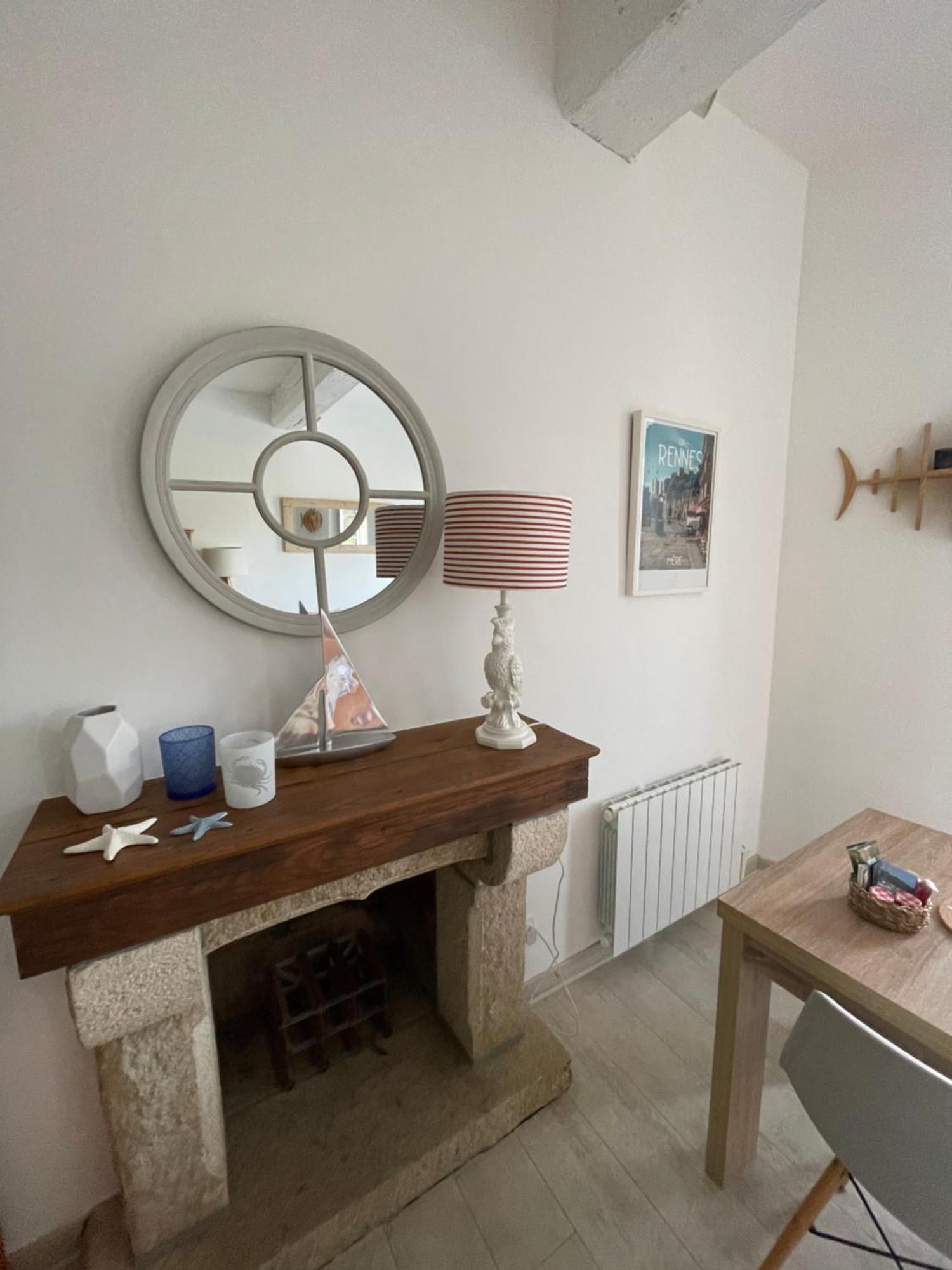 Appartement Au Port Dinan Exteriör bild